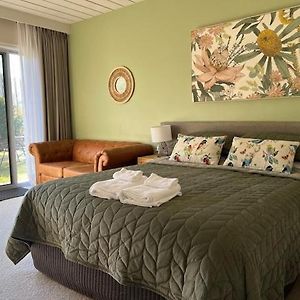 Riverbank Park Motel